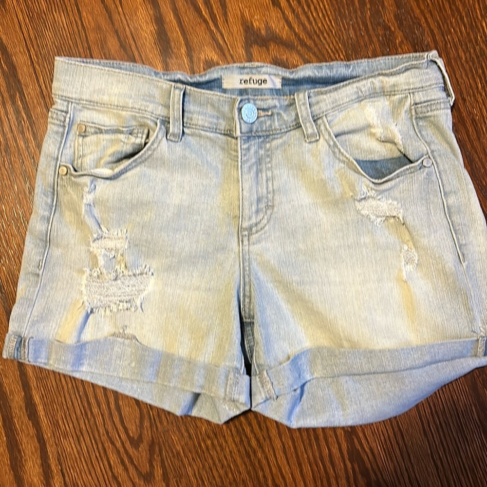 Denim refuge Jean shorts size 6 excellent condition, worn once
